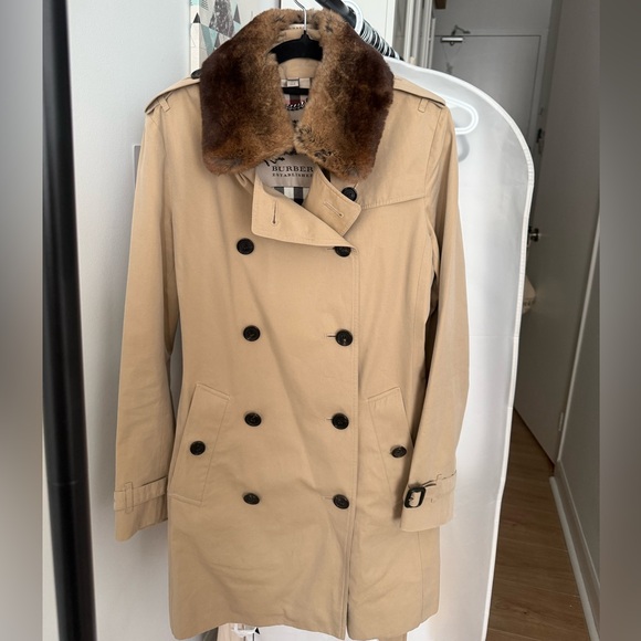 Burberry Jackets & Blazers - Burberry Kensington Tan Trench Coat with Luxurious Fur Collar
